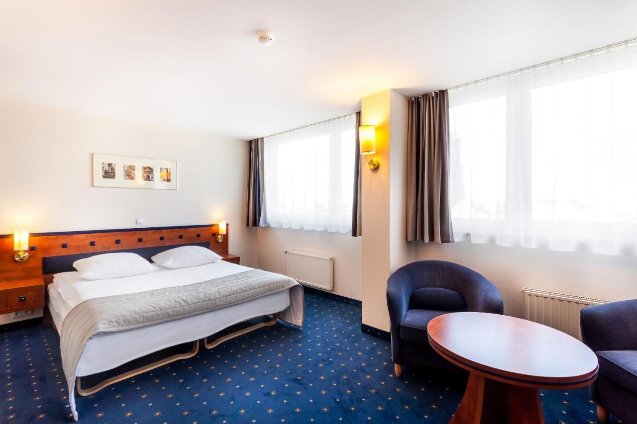Qubus Hotel Legnica Room photo